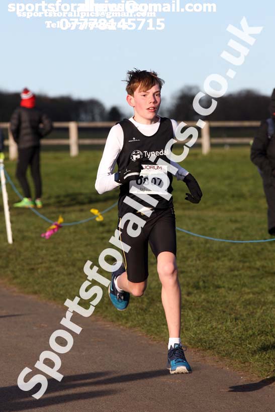 Boys and girls under-13s Heaton Harriers Memorial Road Races, Newcastle. Photo:  David T. Hewitson/Sports for All Pics